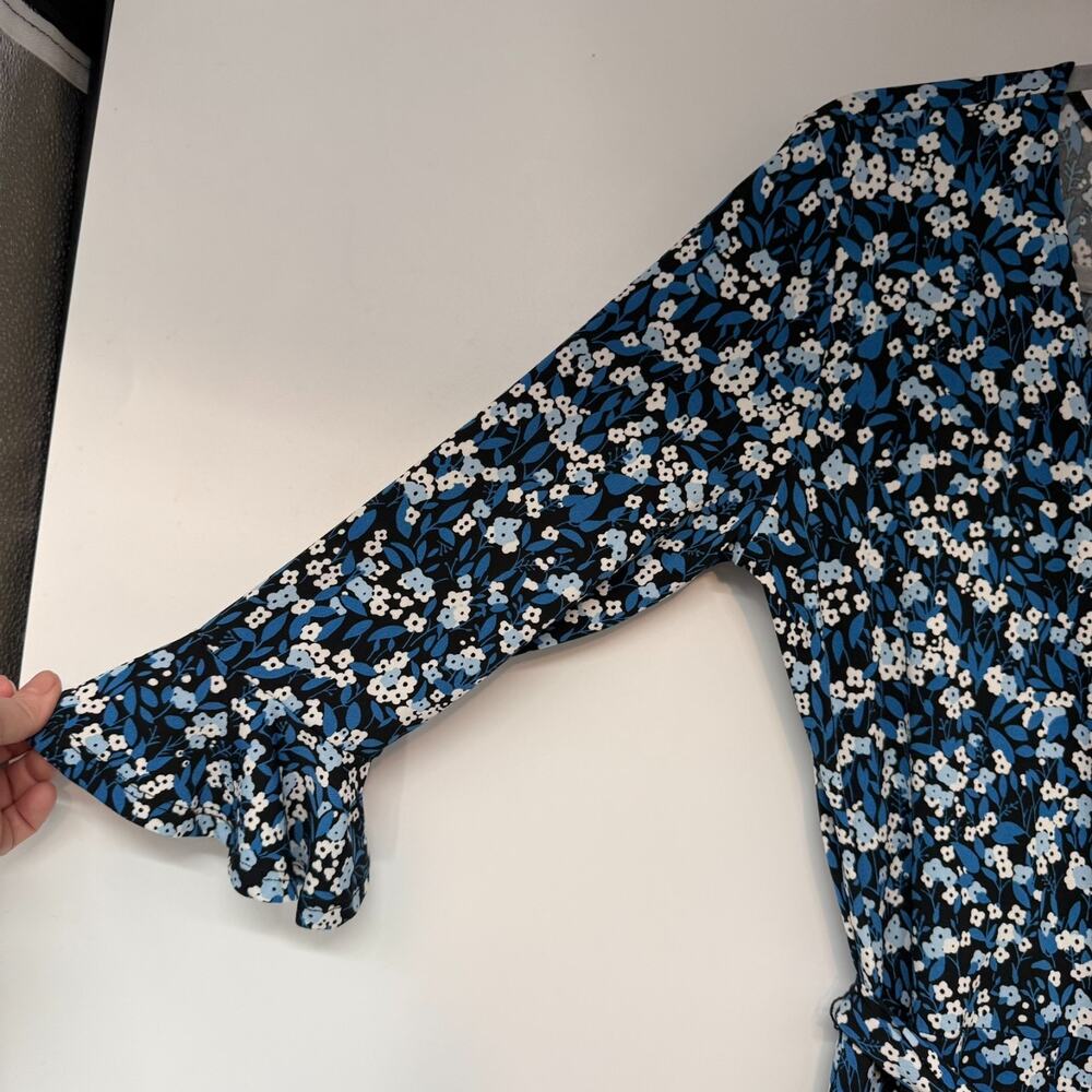 Leota Faux Wrap Dress Womens M Blue White Floral Stretch 3/4 Bell Sleeves - Picture 3 of 6